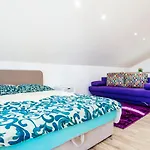 Boutique Nirvana 2, Proboj 25 *