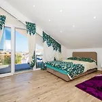Boutique Nirvana 2, Proboj 25