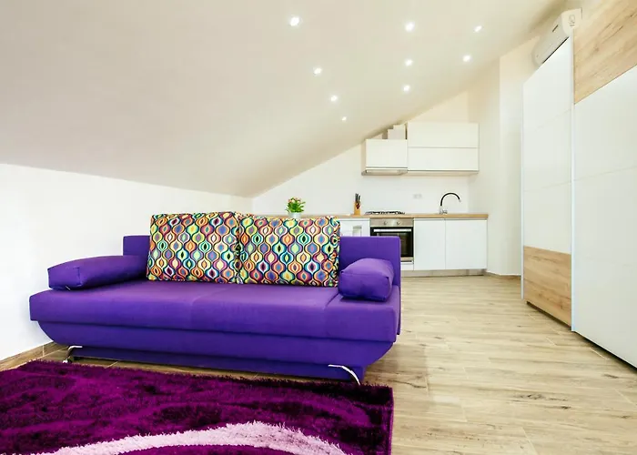 Boutique Nirvana 2, Proboj 25 * Kosljun