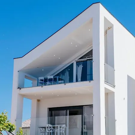 Boutique Nirvana 2, Proboj 25 * Košljun