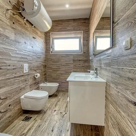 Boutique Nirvana 2, Proboj 25 * Košljun