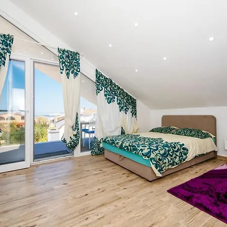 Boutique Nirvana 2, Proboj 25