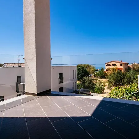 Boutique Nirvana 2, Proboj 25 Košljun