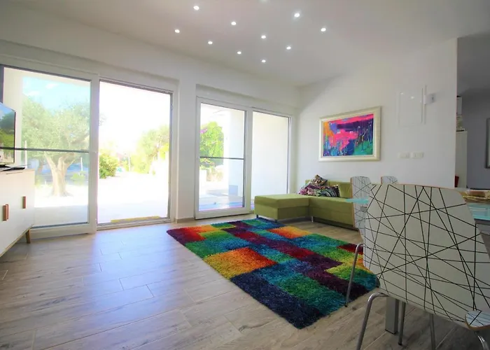 Boutique Nirvana 2, Proboj 25 Апартаменты