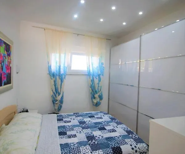 Boutique Nirvana 2, Proboj 25 Košljun