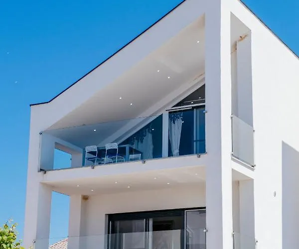 Boutique Nirvana 2, Proboj 25 * Košljun