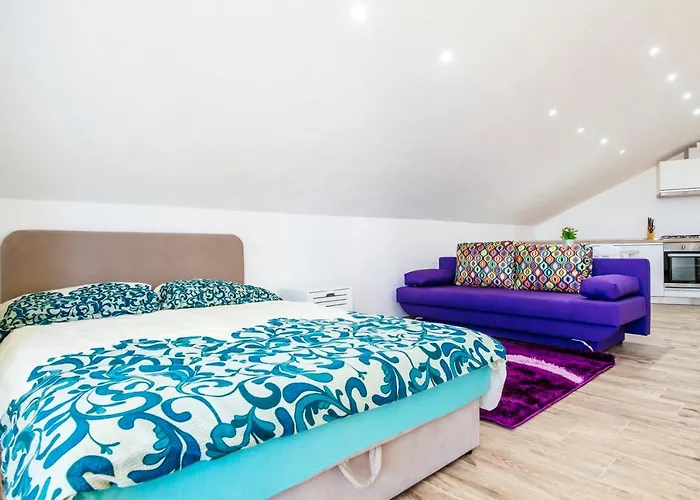 Boutique Nirvana 2, Proboj 25 *