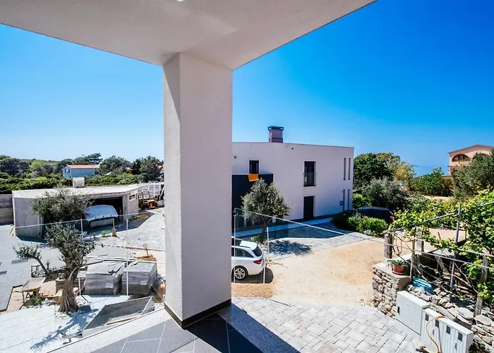 Boutique Nirvana 2, Proboj 25 Košljun