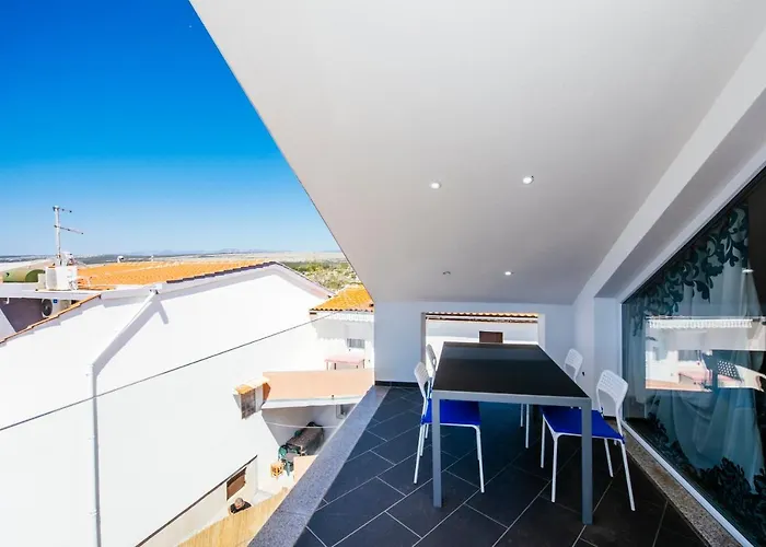 Boutique Nirvana 2, Proboj 25 *