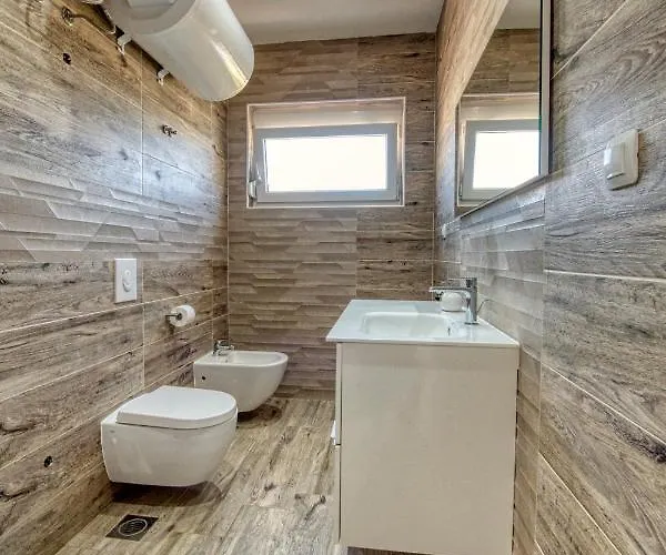 Boutique Nirvana 2, Proboj 25 * Košljun