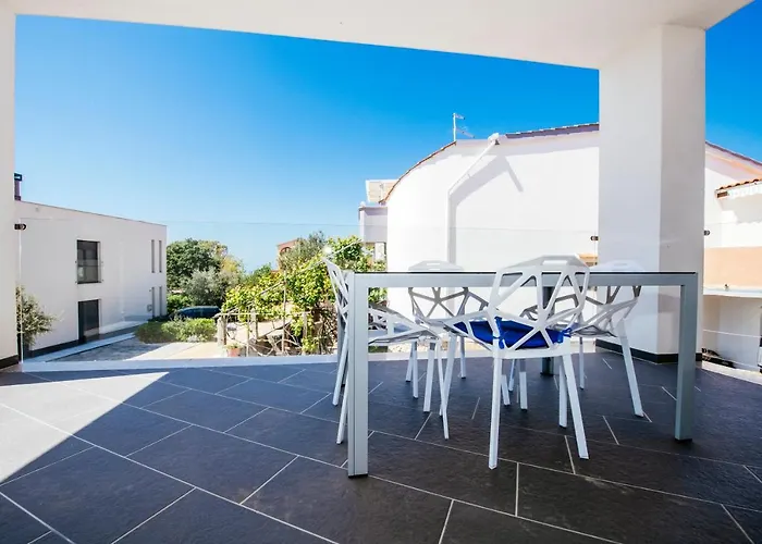 Boutique Nirvana 2, Proboj 25 *