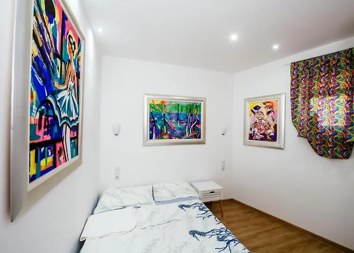 Boutique Nirvana 2, Proboj 25 * Kosljun