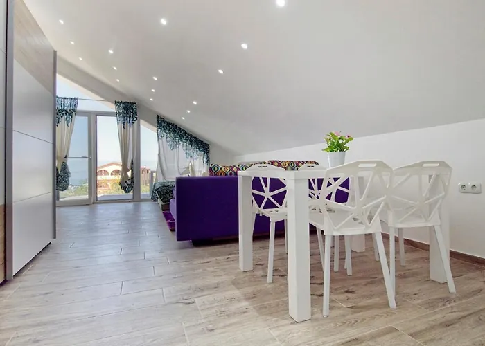 Boutique Nirvana 2, Proboj 25 Апартаменты