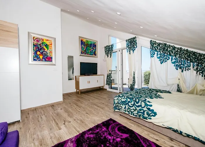 Boutique Nirvana 2, Proboj 25 *