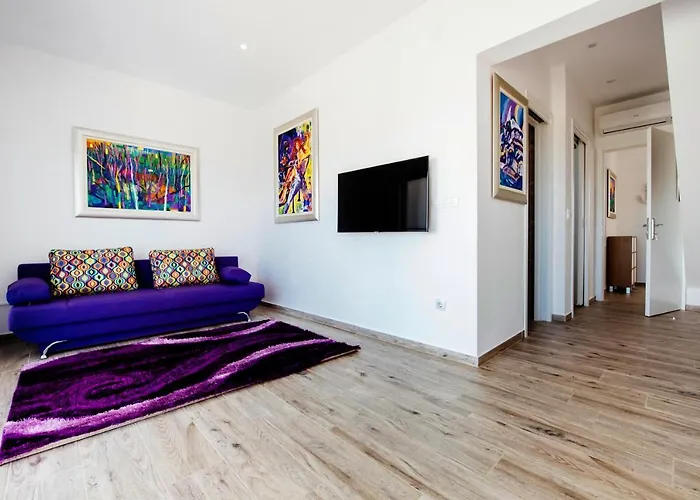 Boutique Nirvana 2, Proboj 25 * Kosljun