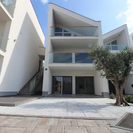 Boutique Nirvana 2, Proboj 25 * Košljun