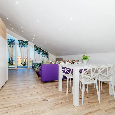 Διαμέρισμα Boutique Nirvana 2, Proboj 25 *